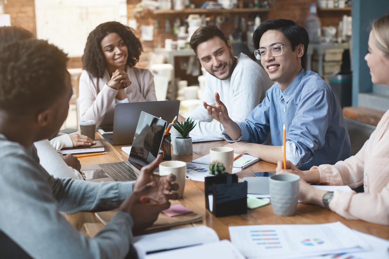 Equipe empresarial em reunião de trabalho